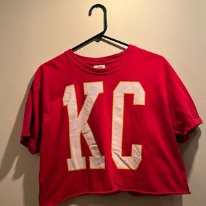 Kansas City Chiefs Crop Top Tee. Comfort Colors Brand. Size: Large